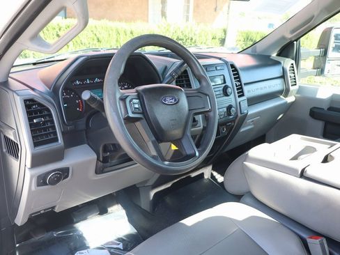 Used 2018 Ford F550 2WD Regular Cab Super Duty image 19