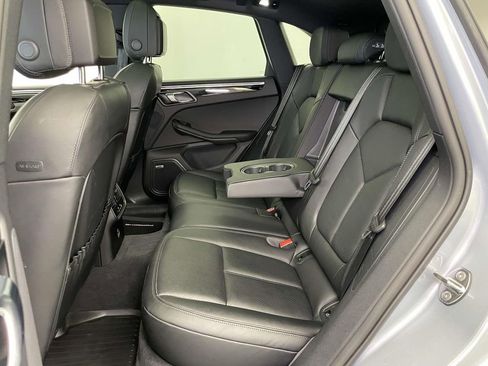 Used 2025 Porsche Macan image 19