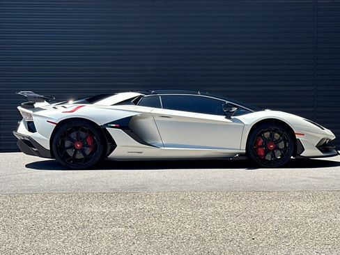 Used 2020 Lamborghini Aventador SVJ AWD/4WD image 9