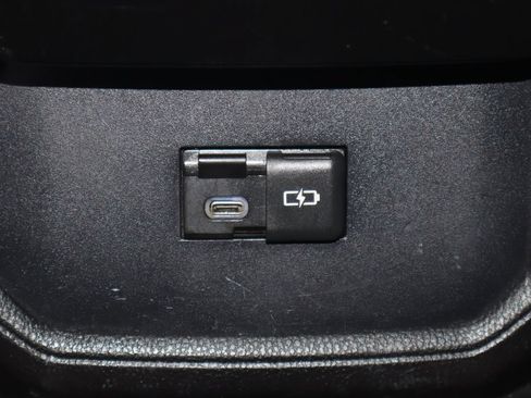 Used 2022 Toyota Highlander XLE FWD image 41