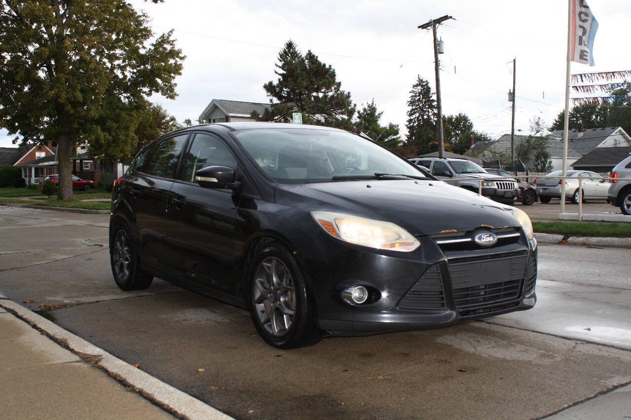 Used 2014 Ford Focus SE w/ Equipment Group 201A FWD image 3