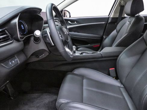 Certified 2026 Genesis G70 2.5T AWD/4WD image 9