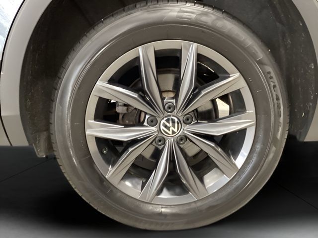 Certified 2023 Volkswagen Tiguan SE FWD image 24
