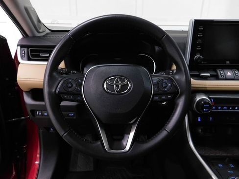 Used 2020 Toyota RAV4 Limited w/ Carpet Mat Package image 43