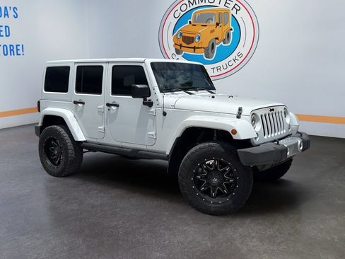 Used 2014 Jeep Wrangler Unlimited Sahara w/ Connectivity Group AWD/4WD image 8