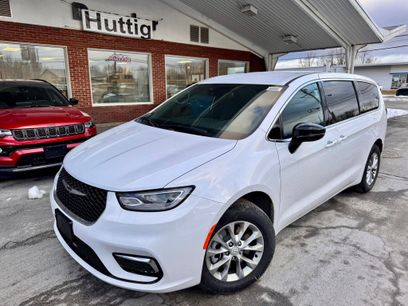 New 2026 Chrysler Pacifica Select