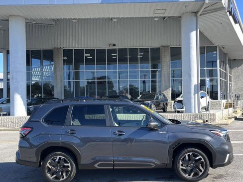 Certified 2025 Subaru Forester Limited image 2