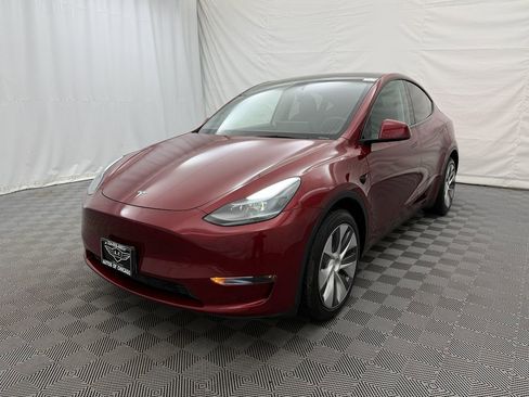 Used 2024 Tesla Model Y Long Range AWD/4WD image 2