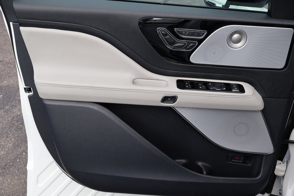 New 2027 Lincoln Aviator Reserve AWD/4WD image 18