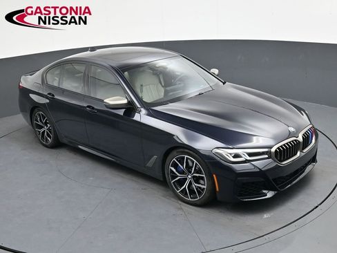 Used 2023 BMW M550i xDrive w/ Dynamic Handling Package image 27