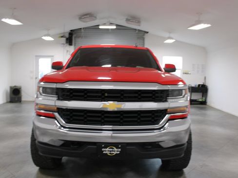 Used 2018 Chevrolet Silverado 1500 LT w/ Trailering Package AWD/4WD image 3