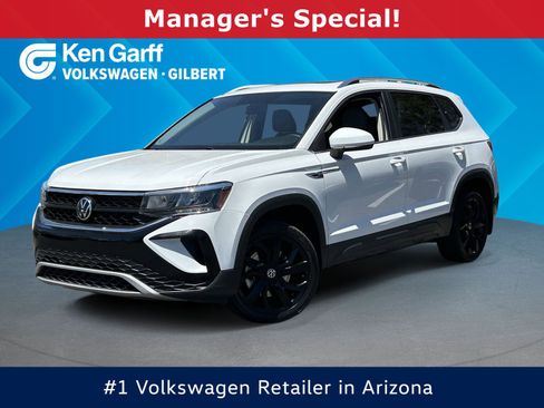 Used 2022 Volkswagen Taos SE FWD image 1