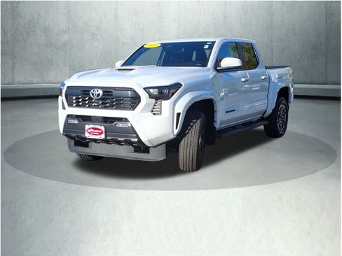 Used 2024 Toyota Tacoma TRD Sport image 3
