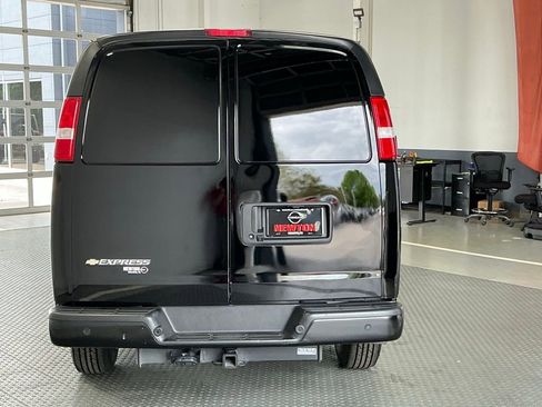 Used 2023 Chevrolet Express 3500 w/ Driver Convenience Package RWD image 23