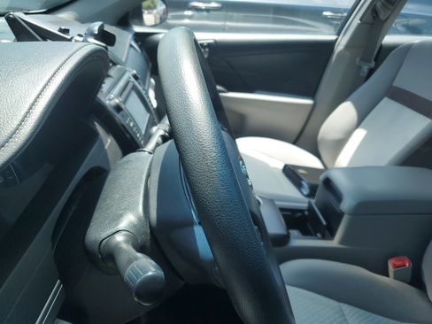 Used 2013 Toyota Camry LE FWD image 10