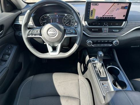 Used 2024 Nissan Altima 2.5 SV w/ SV Premium Package image 13