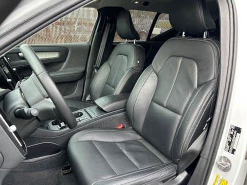 Used 2024 Volvo XC40 B5 Core w/ Protection Package Premier image 2