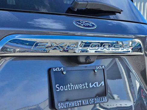 Used 2023 Ford Explorer XLT image 14