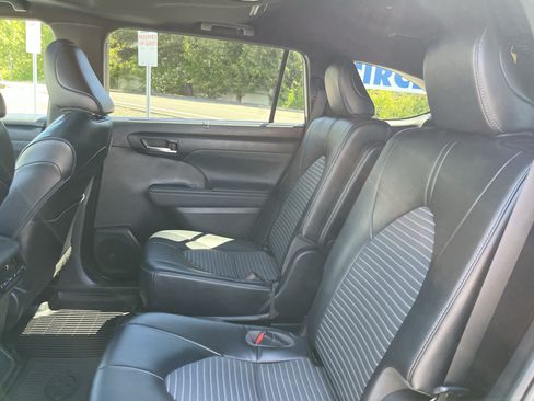 Used 2022 Toyota Highlander XSE AWD/4WD image 14