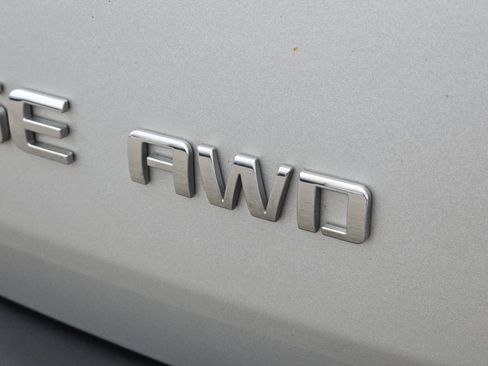 Used 2021 Chevrolet Traverse LT w/ LPO, Floor Liner Package image 10