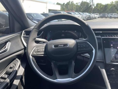 Used 2025 Jeep Grand Cherokee L Laredo w/ Luxury Tech Group I AWD/4WD image 16