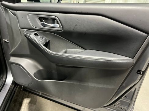Used 2025 Nissan Rogue SV FWD image 10