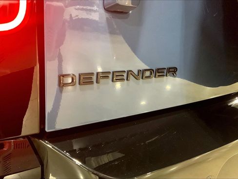 New 2026 Land Rover Defender 110 X-Dynamic SE image 15