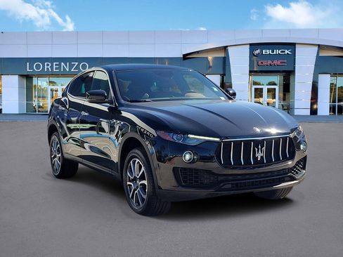 Used 2018 Maserati Levante image 3