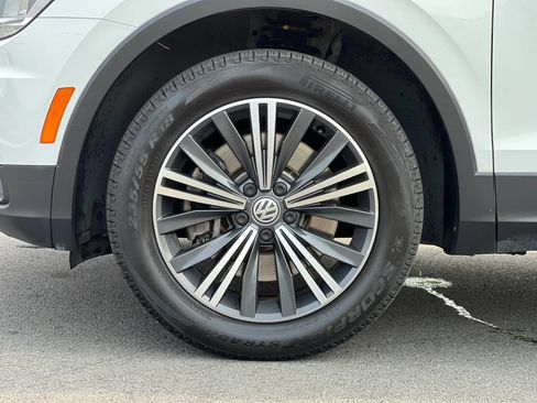 Used 2018 Volkswagen Tiguan SEL AWD/4WD image 46