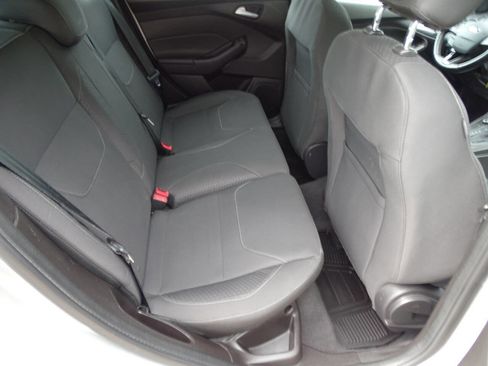 Used 2016 Ford Focus SE w/ Appearance Package w/ Equipment Group 201A FWD image 31