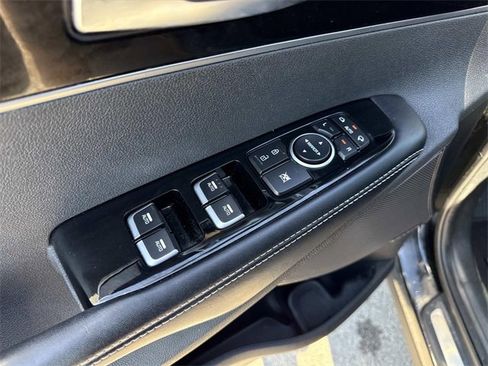 Used 2019 Kia Sorento SX image 11