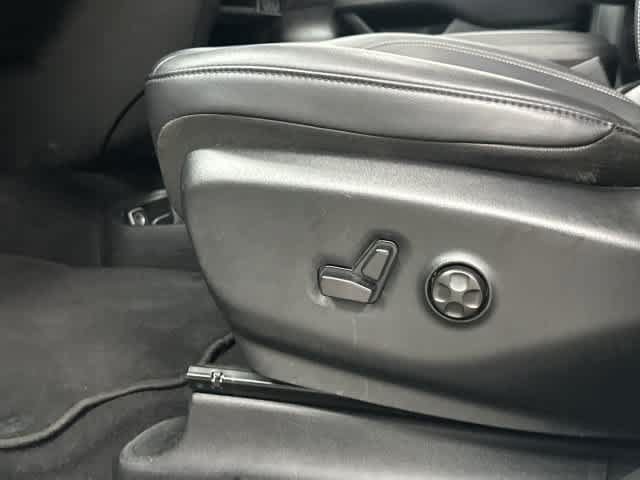Used 2025 Chrysler Pacifica Select FWD image 4