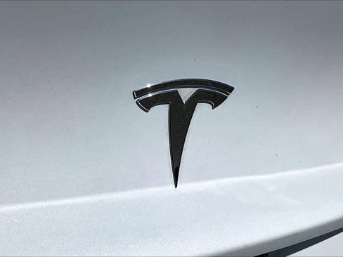 Used 2023 Tesla Model Y AWD image 30