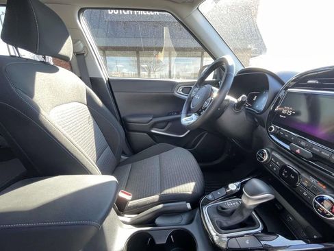 Used 2023 Kia Soul EX image 16