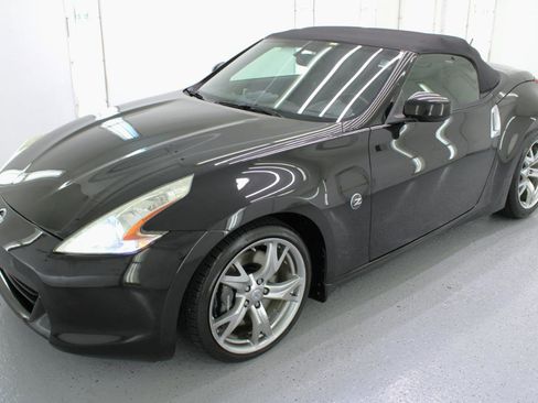 Used 2010 Nissan 370Z Touring w/ Sport Pkg RWD image 27