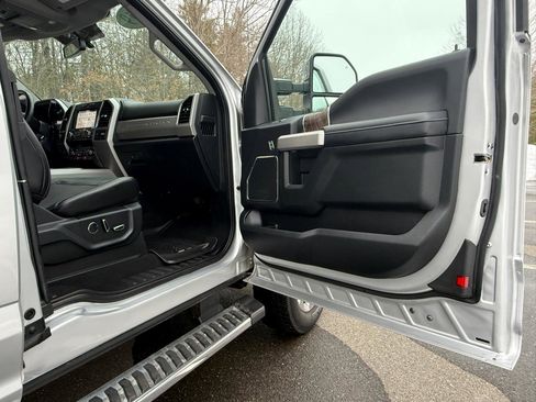 Used 2019 Ford F250 Lariat w/ Chrome Package image 28