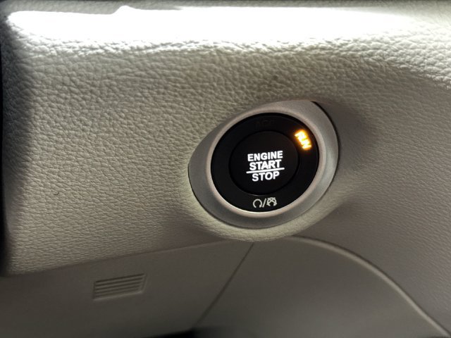 Used 2023 Chrysler Pacifica Limited FWD image 18