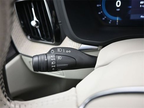 Used 2022 Volvo XC60 B6 Inscription w/ Advanced Package image 36