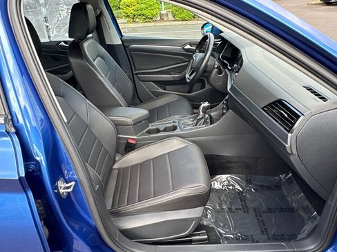 Used 2024 Volkswagen Jetta SE FWD image 23