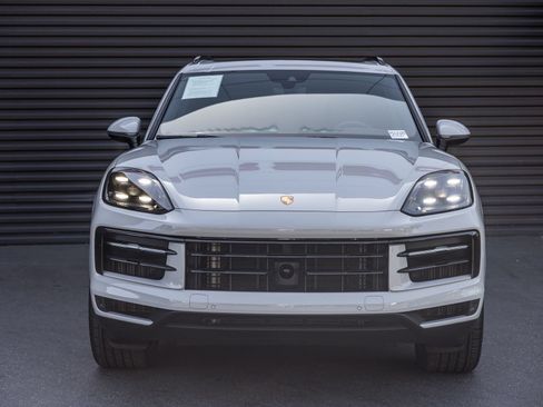 Certified 2024 Porsche Cayenne AWD/4WD image 7
