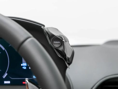 New 2025 McLaren Artura image 35