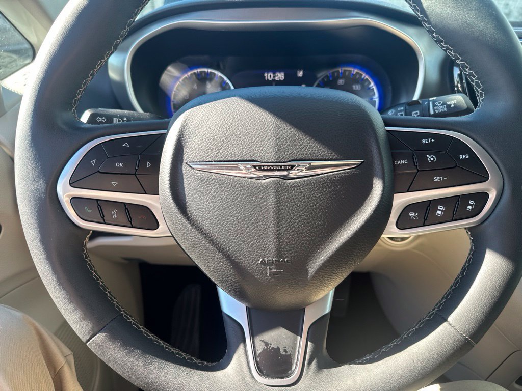 Used 2024 Chrysler Pacifica Touring-L FWD image 26