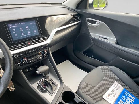 Used 2020 Kia Niro LX FWD image 31