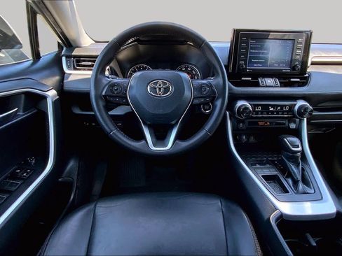 Used 2022 Toyota RAV4 XLE Premium FWD image 5