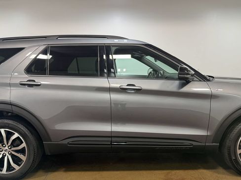 Used 2025 Ford Explorer ST-Line AWD/4WD image 30