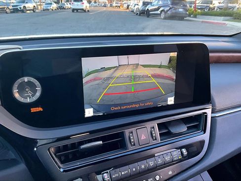 Used 2024 Lexus ES 300h w/ Premium Package image 27