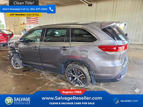 Used 2019 Toyota Highlander LE AWD/4WD image 3