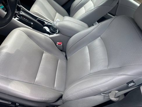 Used 2017 Honda Accord EX-L image 10