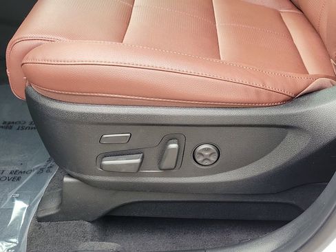 Used 2025 Kia Telluride SX w/ SX Captain's Chair Package AWD/4WD image 30