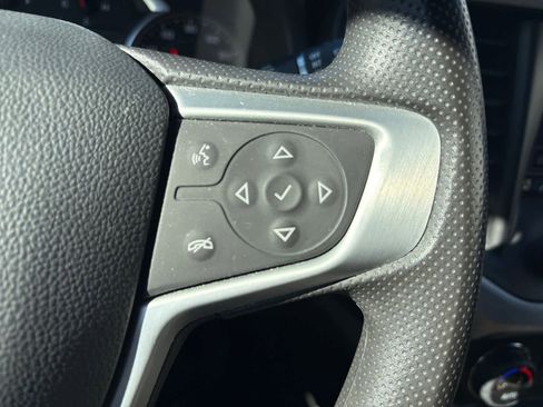 Used 2023 GMC Acadia SLE image 25